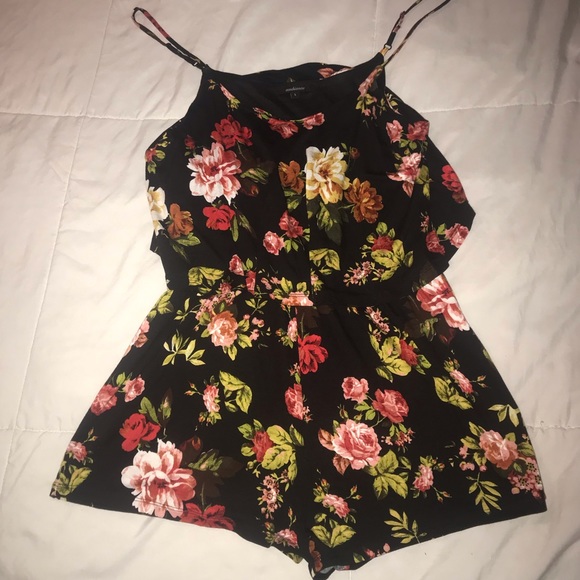 Other - Women’s Floral romper 🌷💐